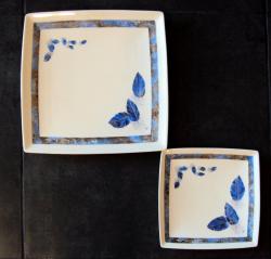 assiette-carree-plumes-bleues-2.jpg